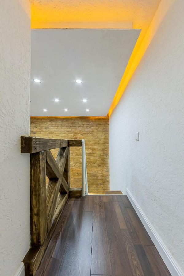 Kyiv Brown Loftアパートメント エクステリア 写真